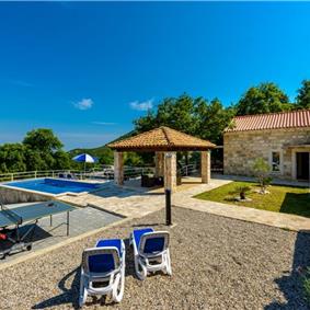 2 bedroom villa with pool and mountain views near Orašac, sleeps 4